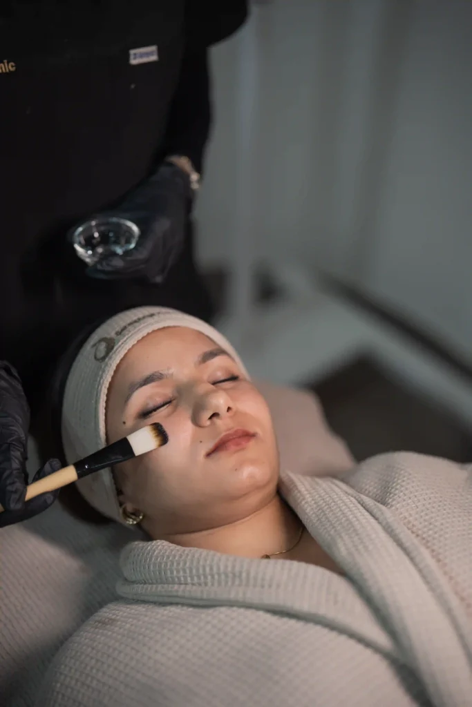 CARBON FACIAL (HOLLYWOOD FACIAL)